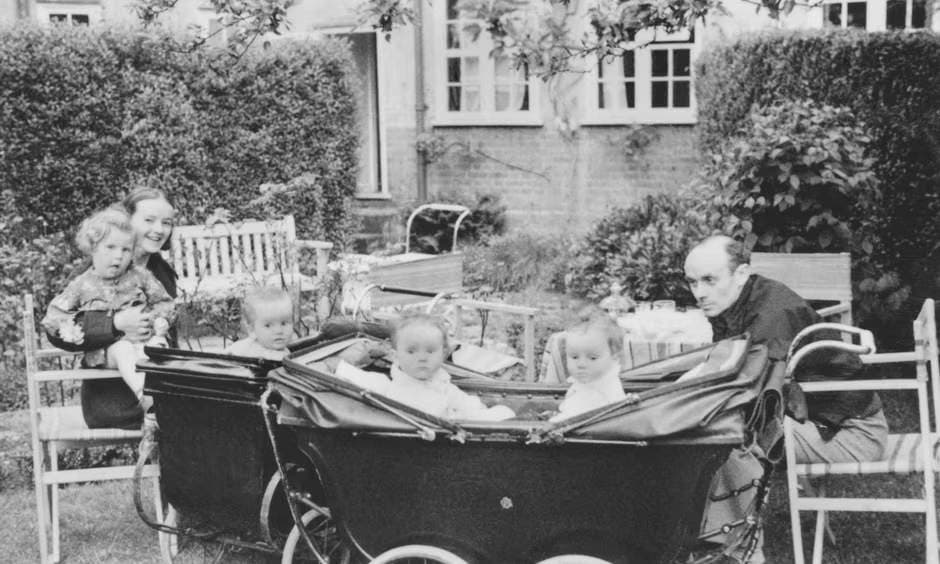 Barbara Hepworth and Ben Nicholson sitting with their four children