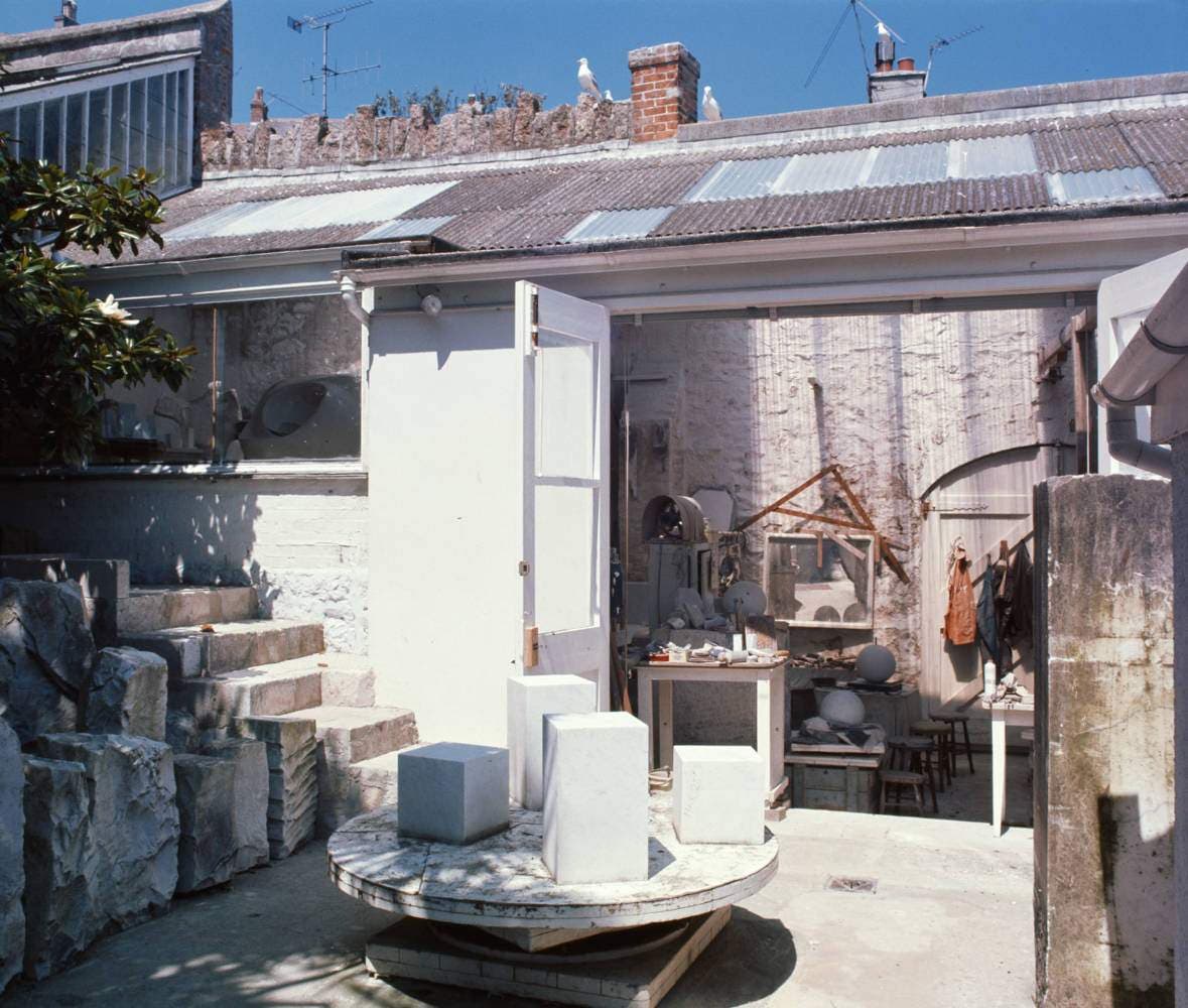 Trewyn Studio with large stone blocks in the courtyard