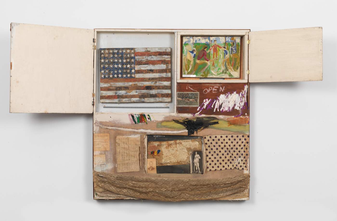 Short Circuit 1955. Combine containing painting by Susan Weil and Jasper Johns Flag painting (reproduction by Elaine Sturtevant) © Robert Rauschenberg Foundation