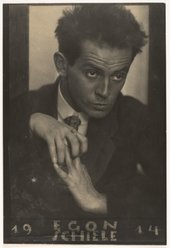 Egon Schiele, photographed by Anton Josef Trčka, 1914 - Cultural Archive / Alamy Stock Photo
