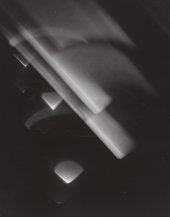 Hanaya Kanbee, Light B, 1930, printed 1970s, gelatin silver print on paper, 25.7 x 20.3 cm - © Estate of Hanaya Kanbee, photo © Tate, 2018 / Lucy Dawkins
