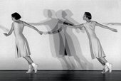 Anne Teresa De Keersmaeker Fase: Four movements to the Music of Steve Reich 1982 Photo: Herman Sorgeloos
