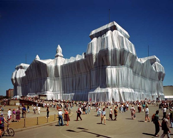 De Reichstag ingepakt door Christo