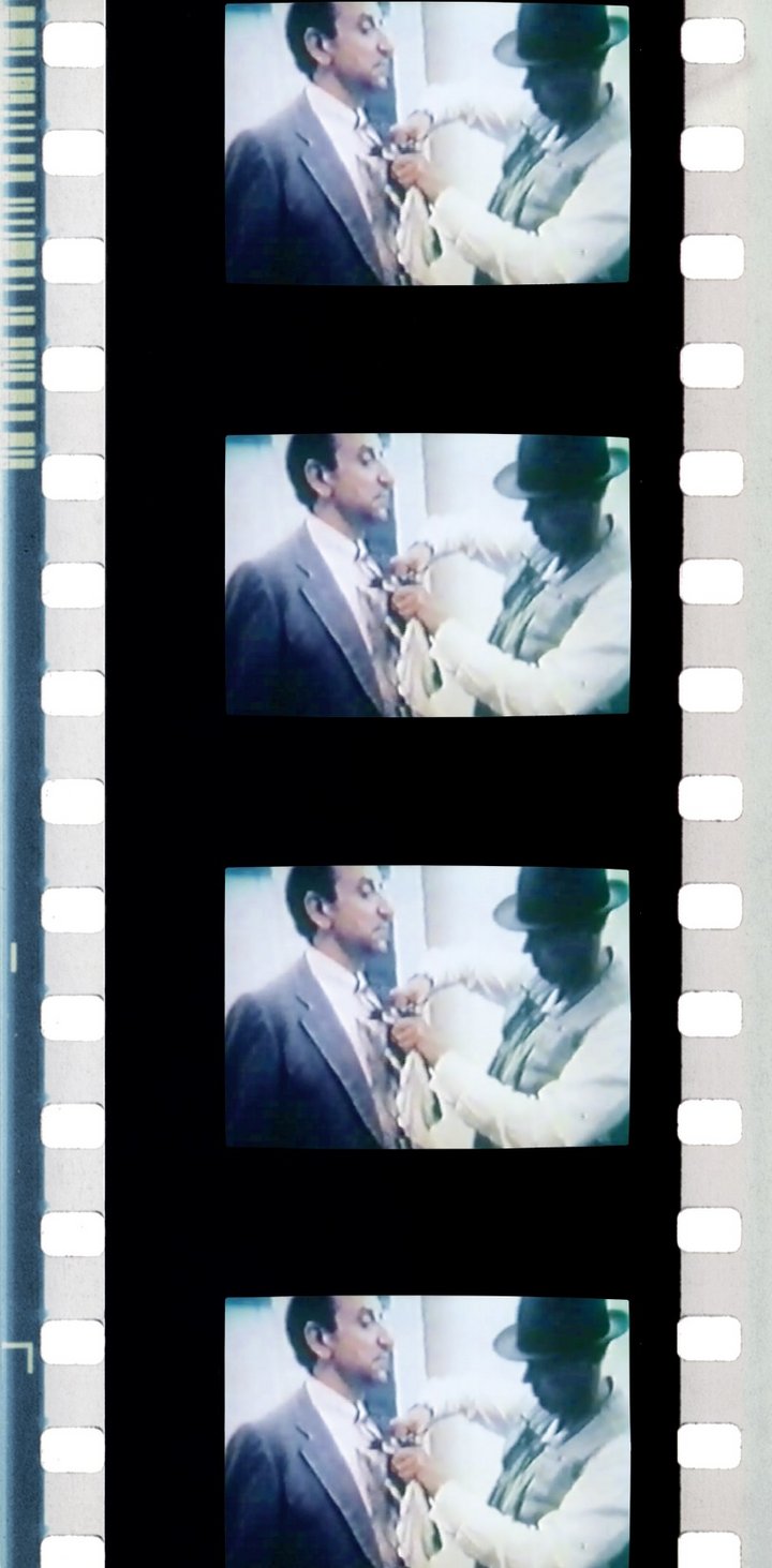 Fig.9 Film ancora tratto dal Diagramma Terremoto di Mario Franco (Joseph Beuys, Napoli 1981) 1997, che mostra i dettagli di Vestito Terremoto a Napoli, 1981