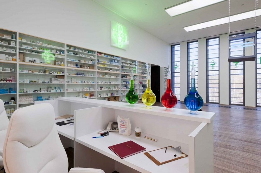 Explore Damien Hirst's Pharmacy Look Closer Tate